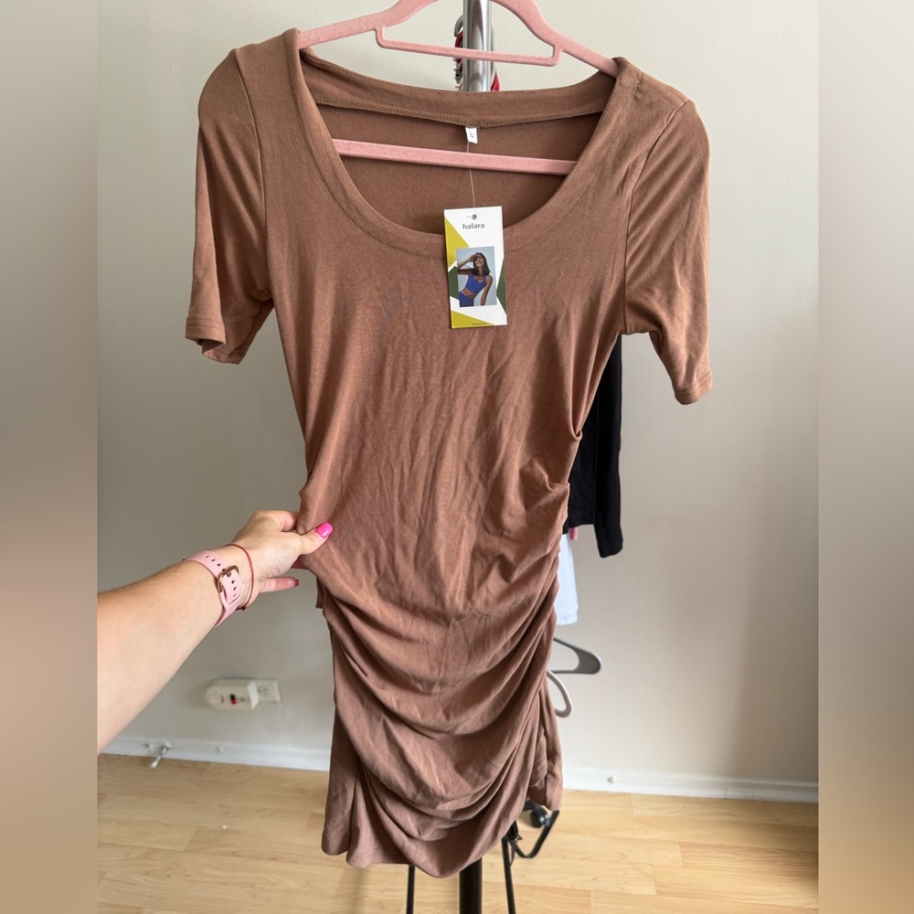 HALARA Brown Ruched Short Sleeve Dress
